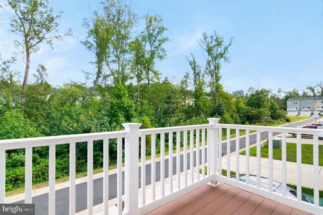 Building Photo - 8633 Rosecrans Ln