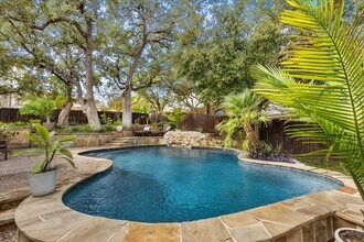 Building Photo - 4 Bedroom 3.5 Bath Heights At Stone Oak Subdivision
