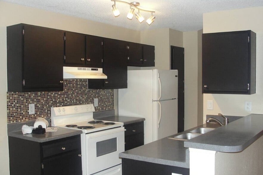 Kitchen - 629 Dory Ln