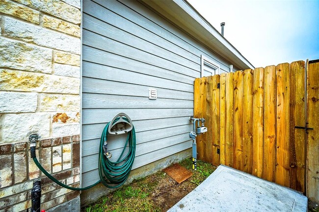 Building Photo - 20954 Oat Straw Ln