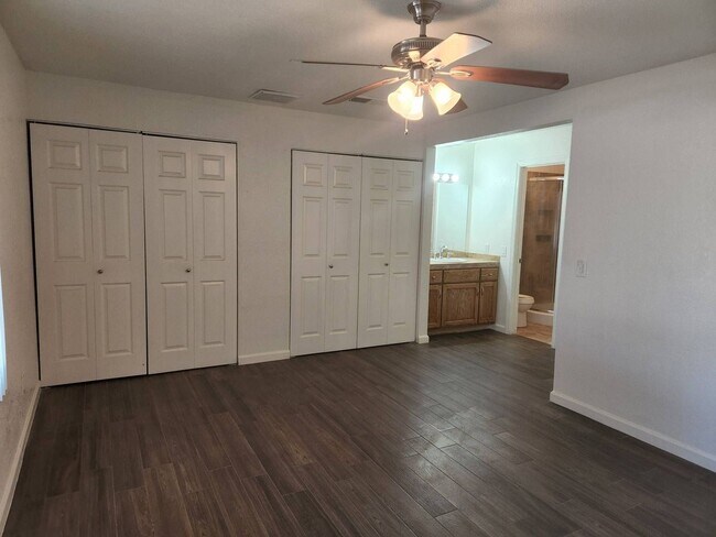 Building Photo - 4 Bedroom, 2 Bathroom Home!