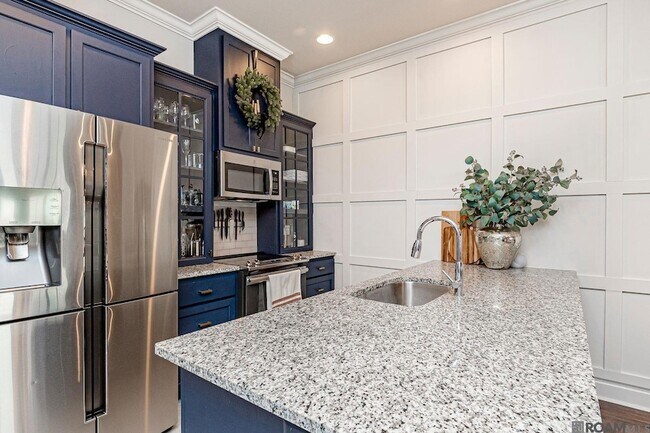 Building Photo - 8110 Stonelake Ave