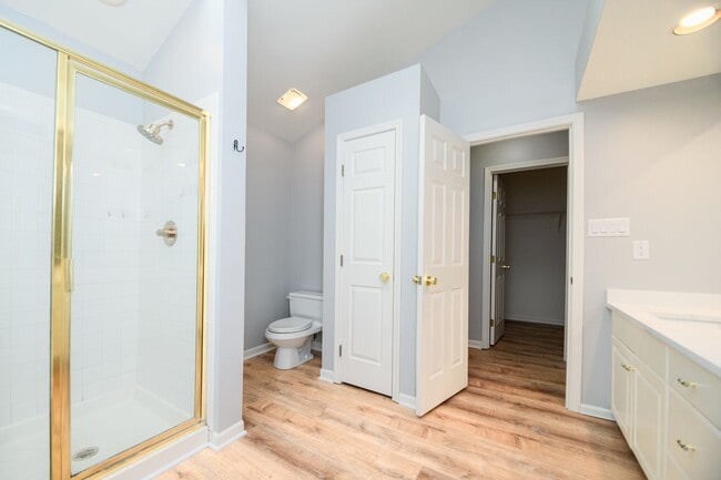 Building Photo - 5 bedroom / 2.5 bathroom Home for Rent in ...