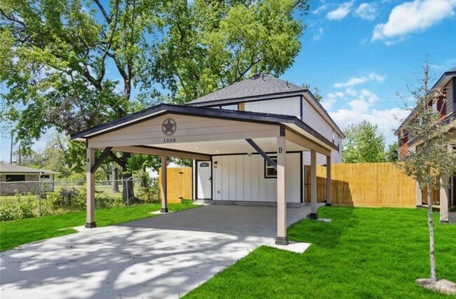 Building Photo - 1054 North Ln