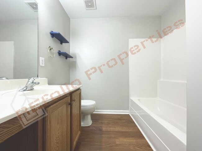 Building Photo - Lovely 4 Bedroom, 2.5 Bath Single-Family H...