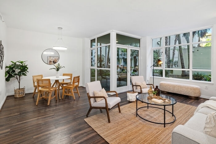 Building Photo - 850 Beech St