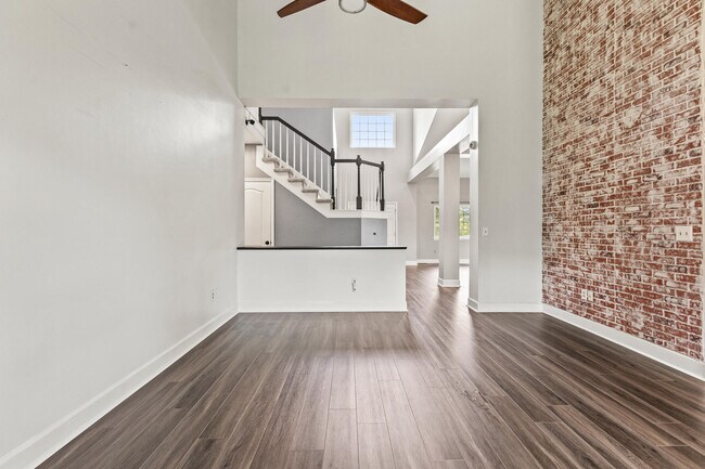 Building Photo - 800 Palomino Ln