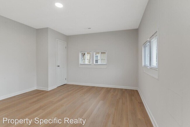 Building Photo - 4 br, 2 bath House - 724 E. Nelson Ave