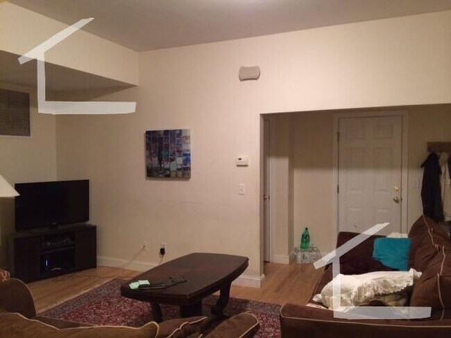 Building Photo - UniQue BU East Apt. For you 9/1/26