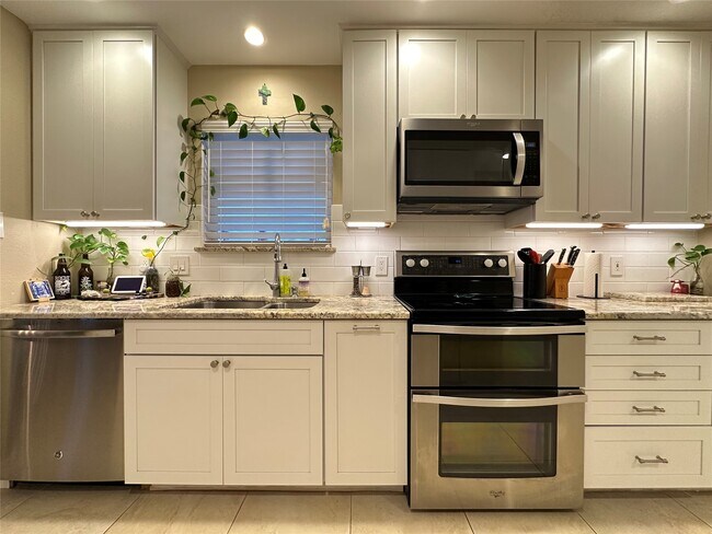 Building Photo - 14833 Cobo De Bara Cir