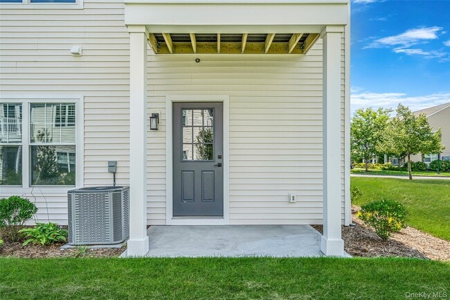 Building Photo - 725 Eastview Dr