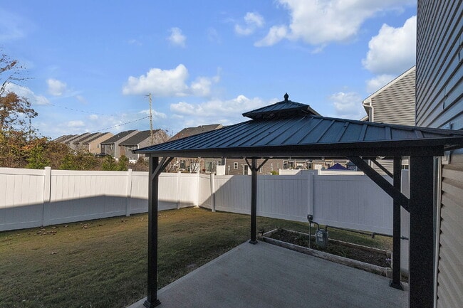 Building Photo - Beautiful 3 Bedroom, 2.5 Bathroom Townhome with 1-Car Garage $1,650/mo rent