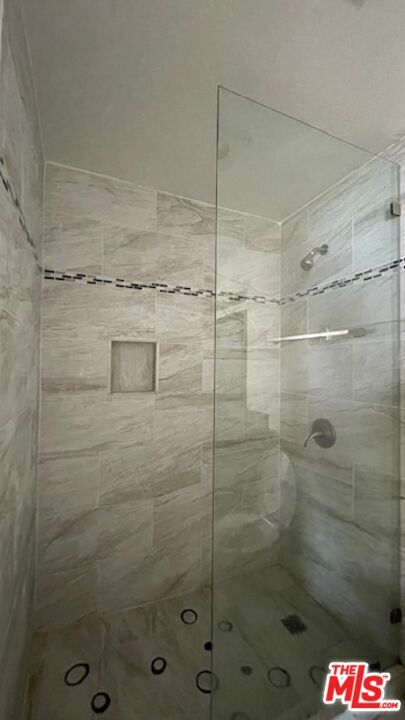 Building Photo - 545 S Manhattan Pl