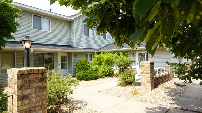 Patio home - 1610 Helena Rd N