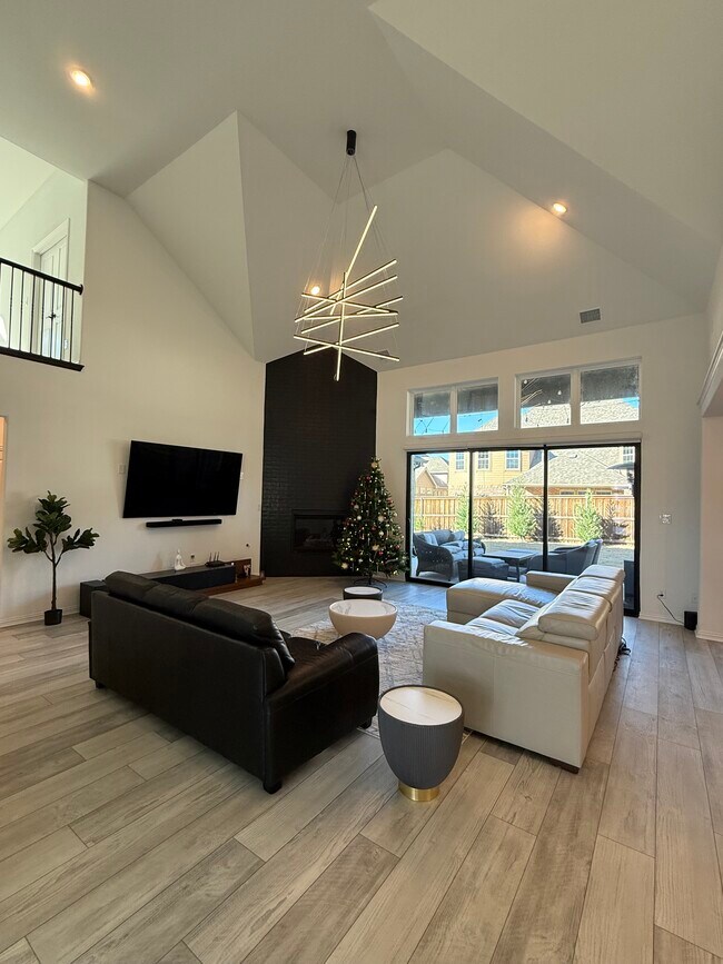 Building Photo - 2832 Fountain Park Dr