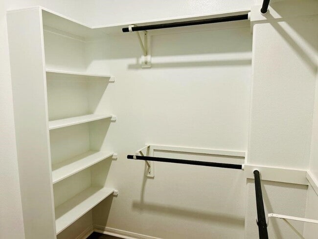 Building Photo - 21423 Holly Heights Rd