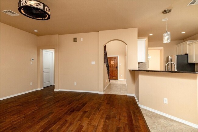 Building Photo - 1009 Cheyenne Dr