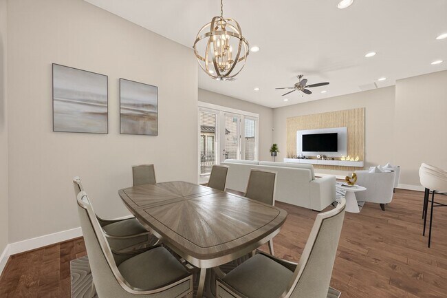 Building Photo - 2010 St Charles St