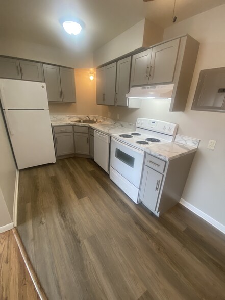 Kitchen - River Park Apartments