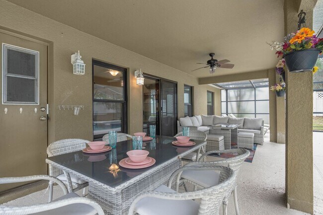 Building Photo - Large Beautiful Legacy Park Villa: 5BR, Pool & Near Disney