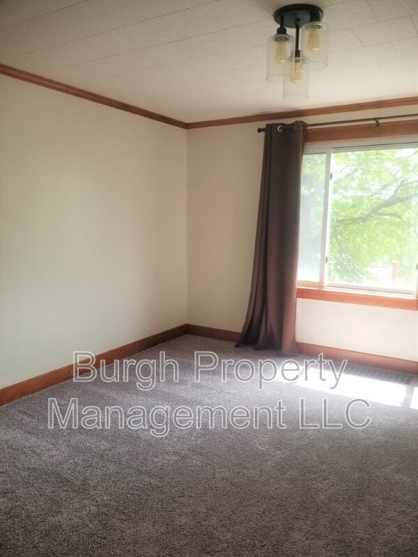 Building Photo - 944 Jackman Ave