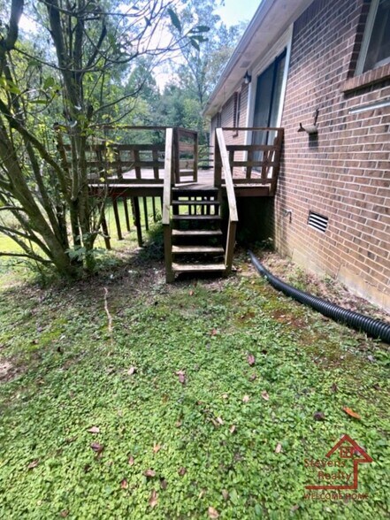 Building Photo - 2050 Wildwood Rd