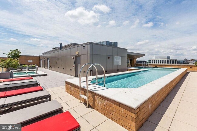 Building Photo - 440 L St NW