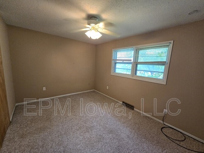 Building Photo - 1405 Robin Rd