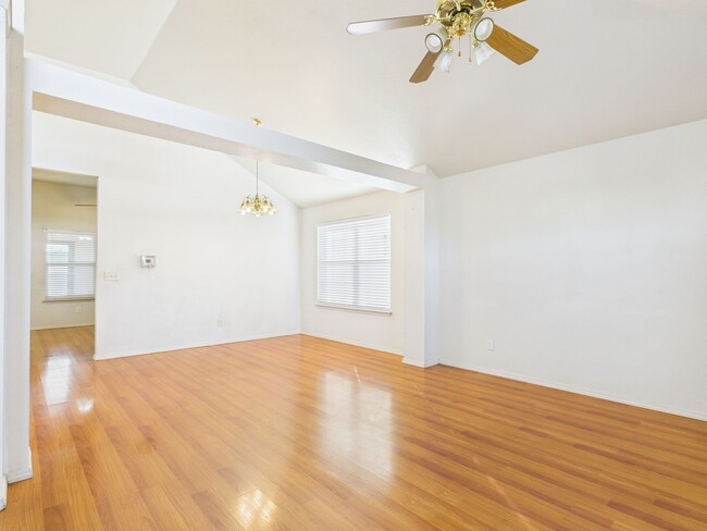 Building Photo - 1111 Pikes Peak Dr