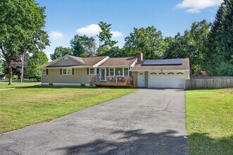 Building Photo - Spacious 4 BR/2BA home corner-lot in Warwi...