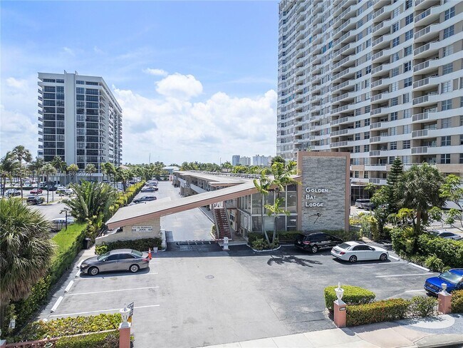 Building Photo - 2001 S Ocean Dr