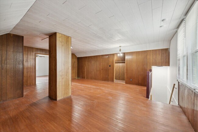 Building Photo - 4 Bedroom 2 Bath $1,500