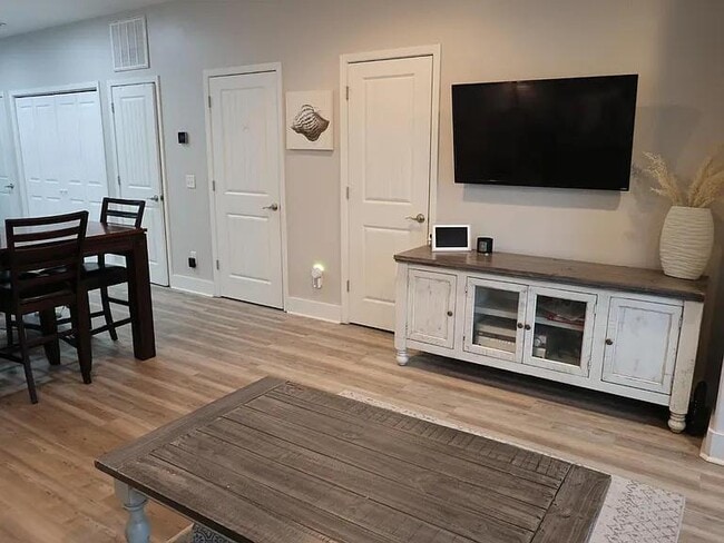 Building Photo - 8625 Marlin Pl