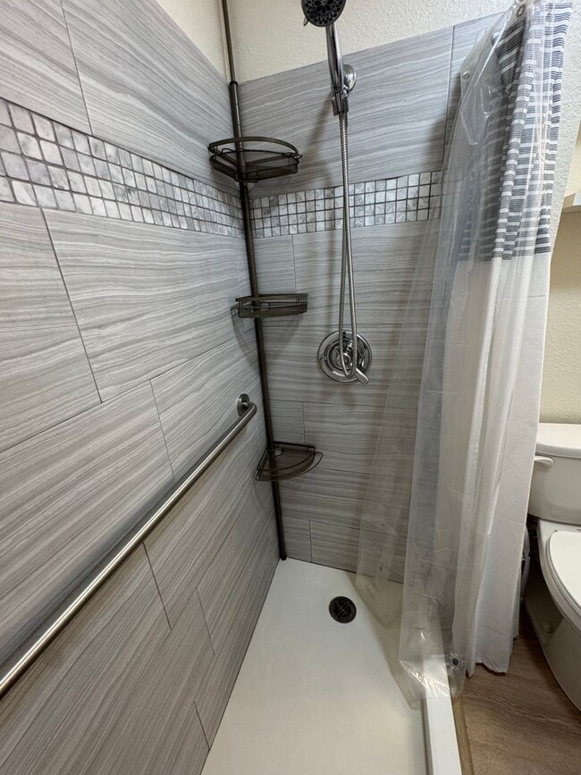 Building Photo - 1 Bed 1 Bath renovated with parking at Alo...