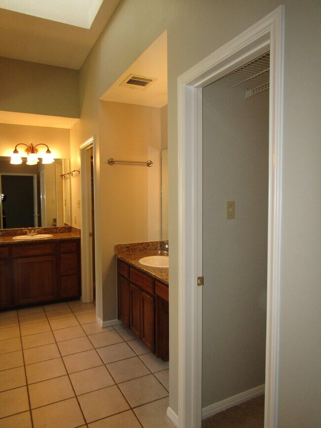 Building Photo - 10602 Cranford Ct