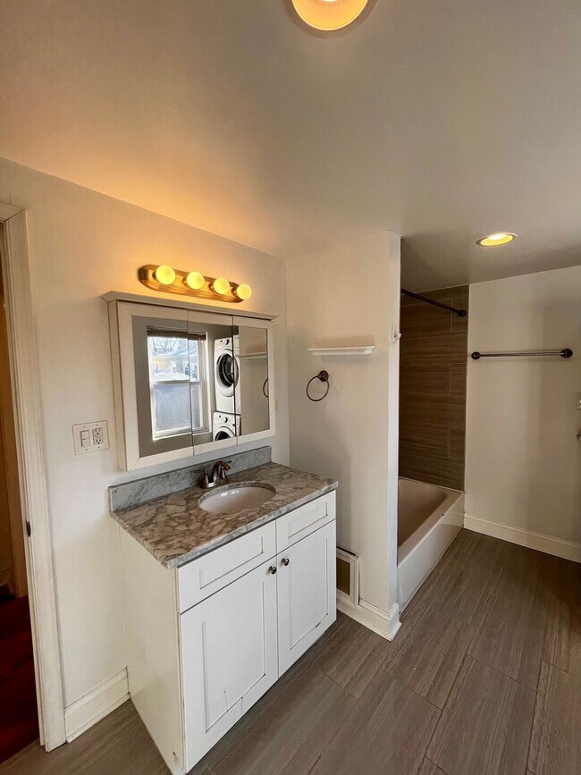 Building Photo - Beautiful newly renovated 2-bedroom 2 bath In Northern Liberties