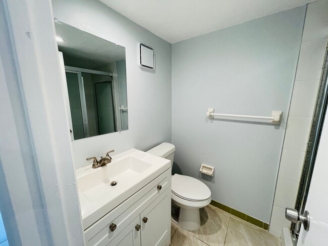 Building Photo - Charming 3 Bedroom, 2 Bathroom Home in Orlando! Only 20 Minutes from Disney World!! Ready For mov...