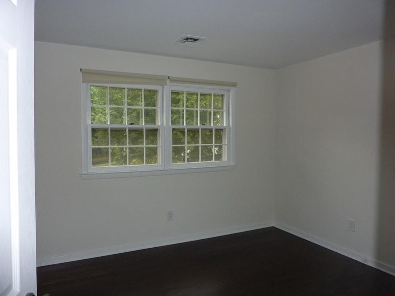 Building Photo - 62 Heritage Hill Rd