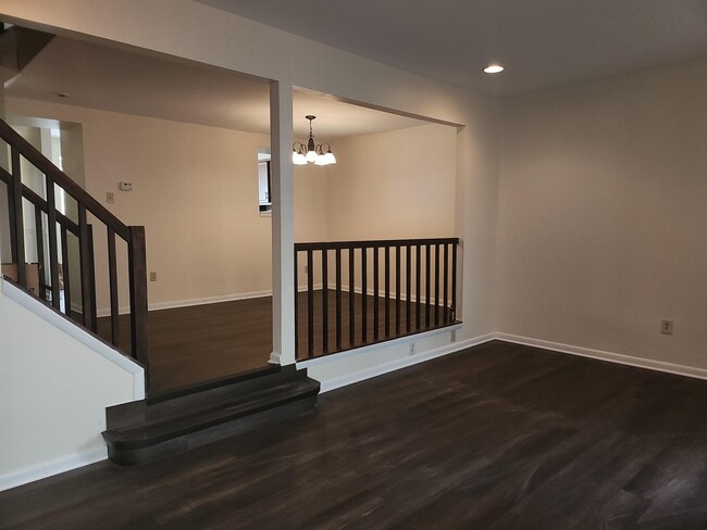 Building Photo - 8212 Londonderry Ct