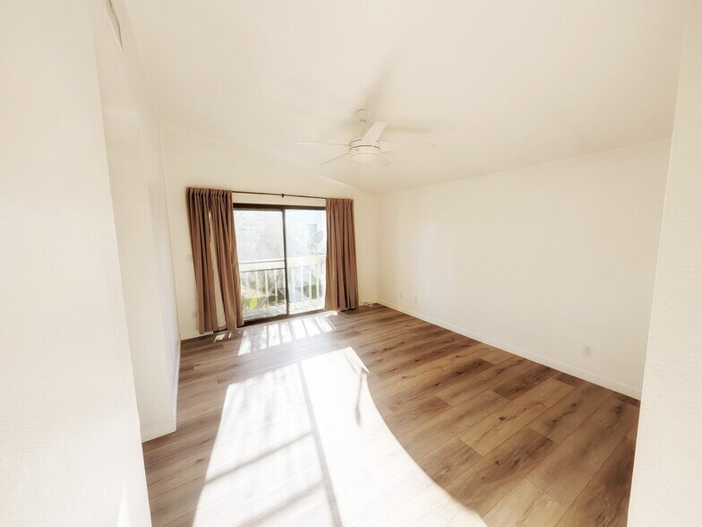 Primary bedroom - 45390 Driftwood Dr