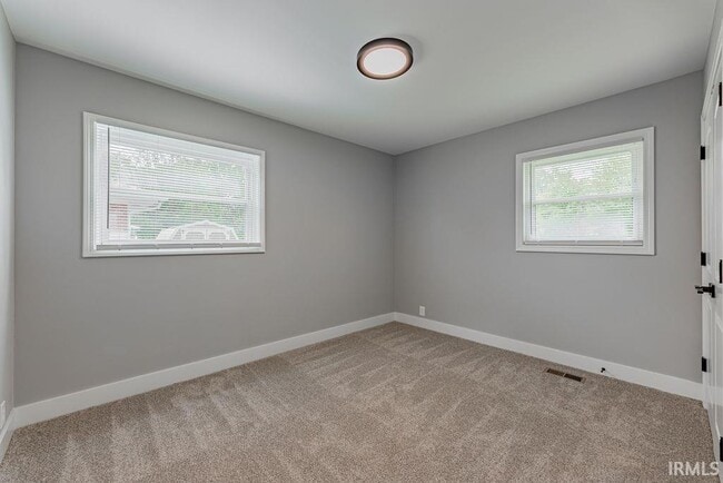 Building Photo - 2054 Conlin Ave