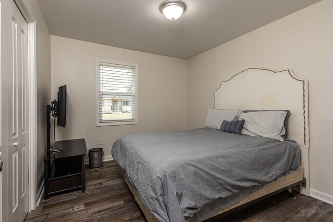 Building Photo - 65 Cleer Ave