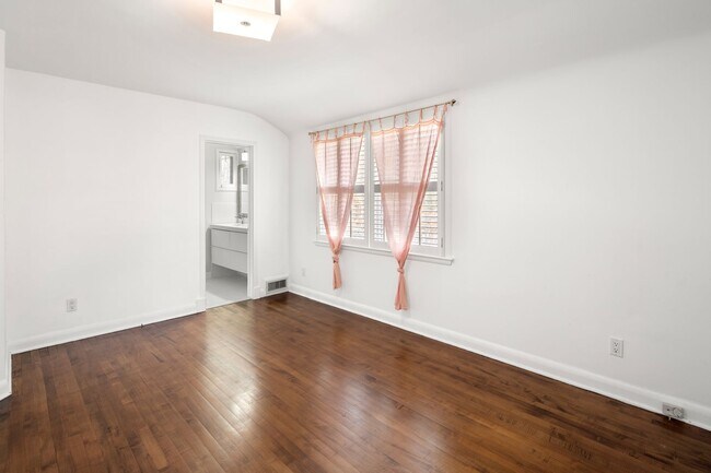 Building Photo - Biltmore Forest Home