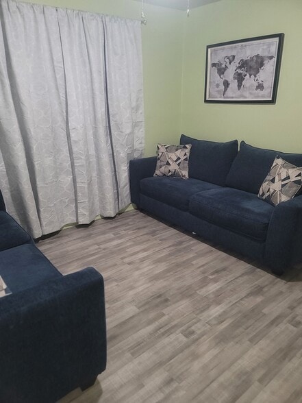 Living room - 9115 Palmetto St