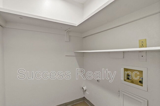 Building Photo - 5440 Viceroy Dr