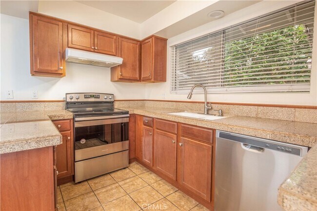 Building Photo - 329 Orizaba Ave