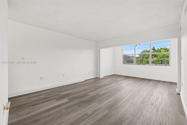 Building Photo - 1800 SW 25th St
