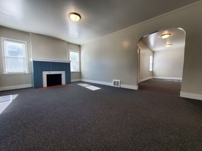 Building Photo - 3 Bed 1 Bath Home