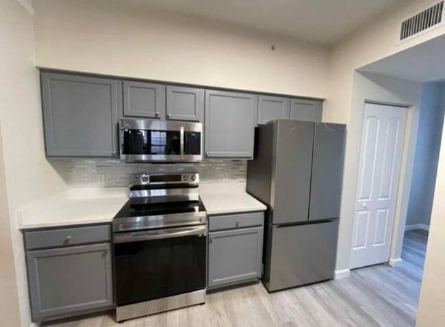 Building Photo - 9905 Baywinds Blvd