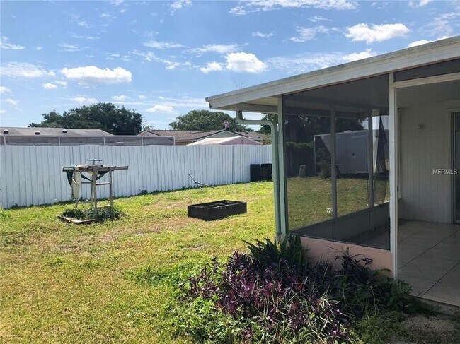Building Photo - Must See -  3-bedroom, 1-bath single family home with fenced in yard in Port Richey